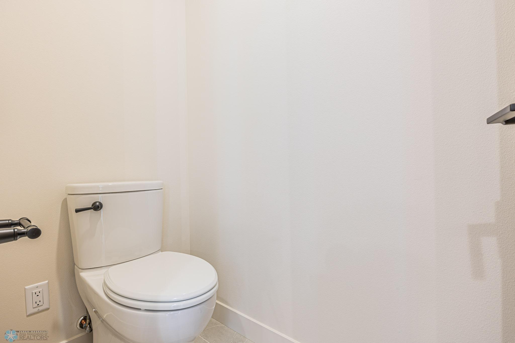 301 25th Ave E West Fargo-47.jpg