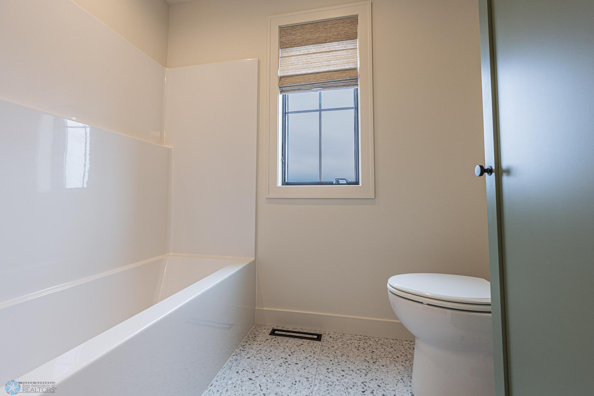 301 25th Ave E West Fargo-34.jpg