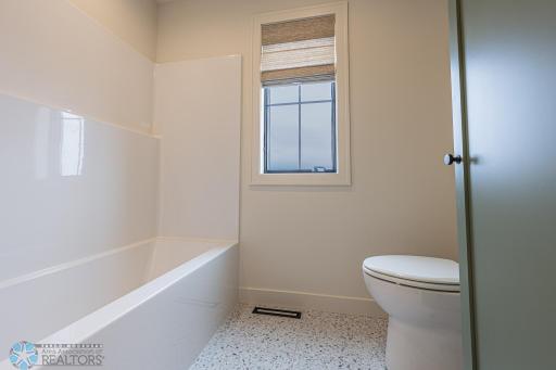 301 25th Avenue E, West Fargo, ND 58078