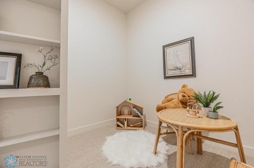 301 25th Avenue E, West Fargo, ND 58078
