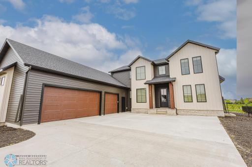 301 25th Avenue E, West Fargo, ND 58078