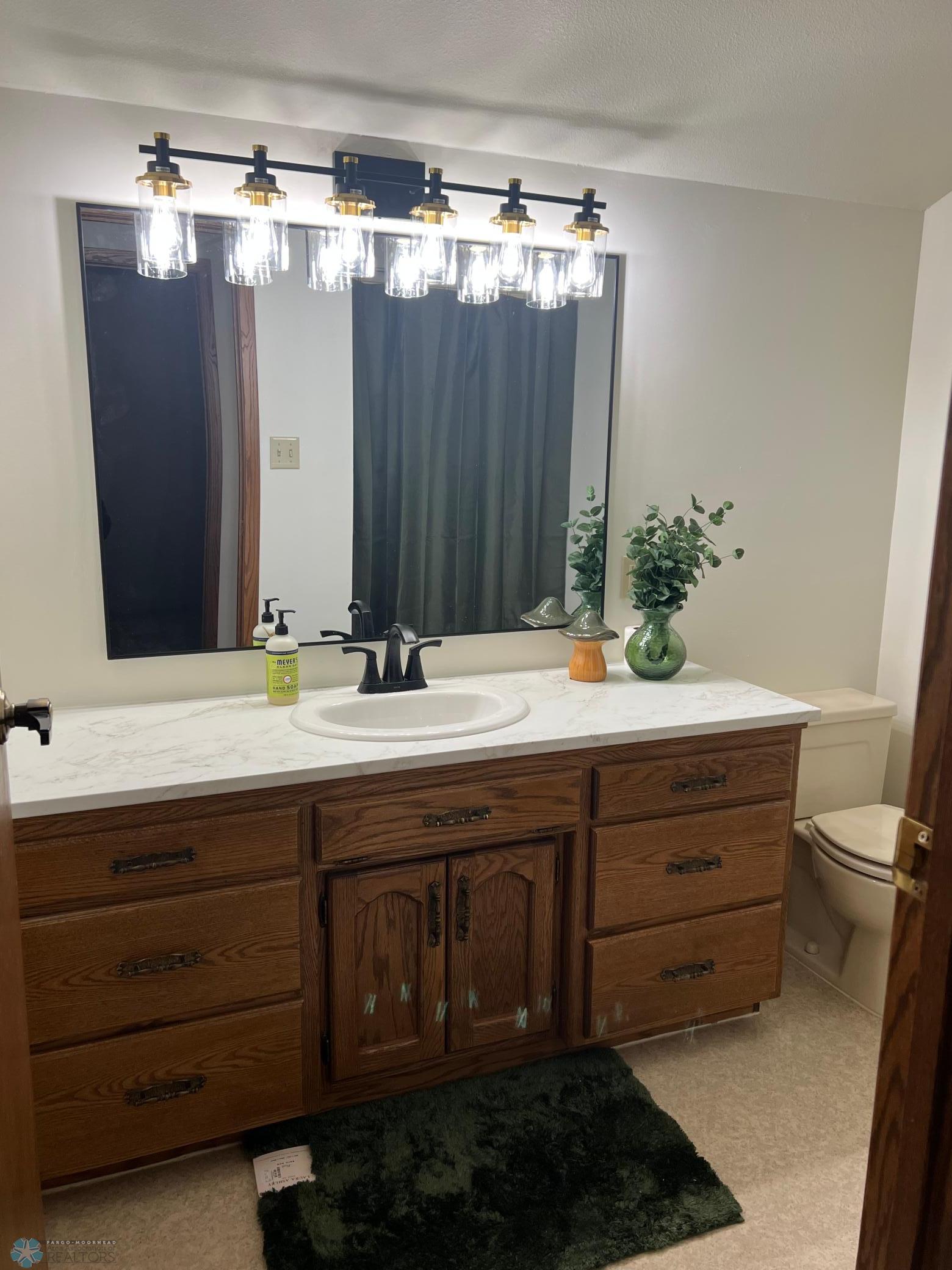 Upper bathroom-3