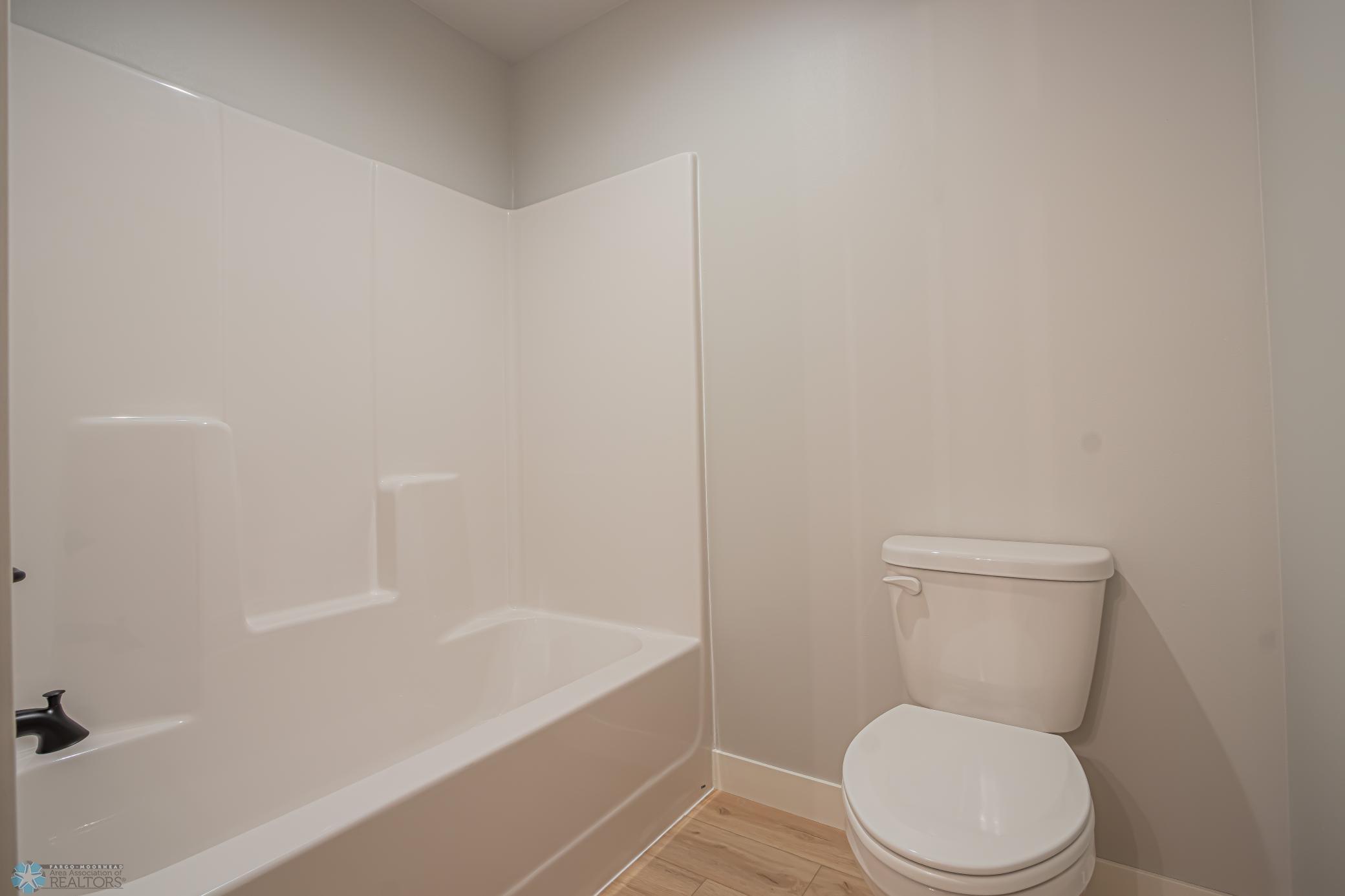 7464 20th St S, Fargo, ND 58104-16.jpg