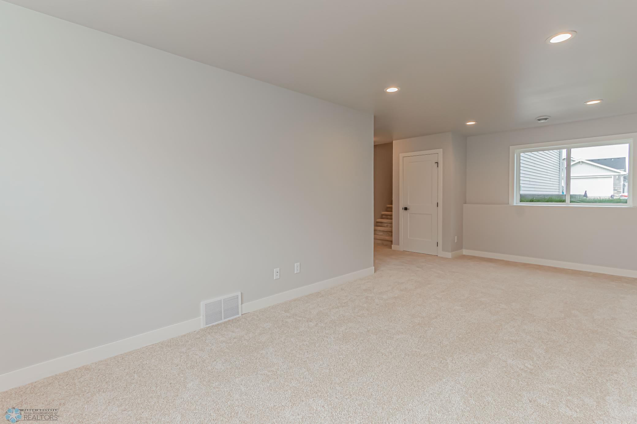 7464 20th St S, Fargo, ND 58104-19.jpg