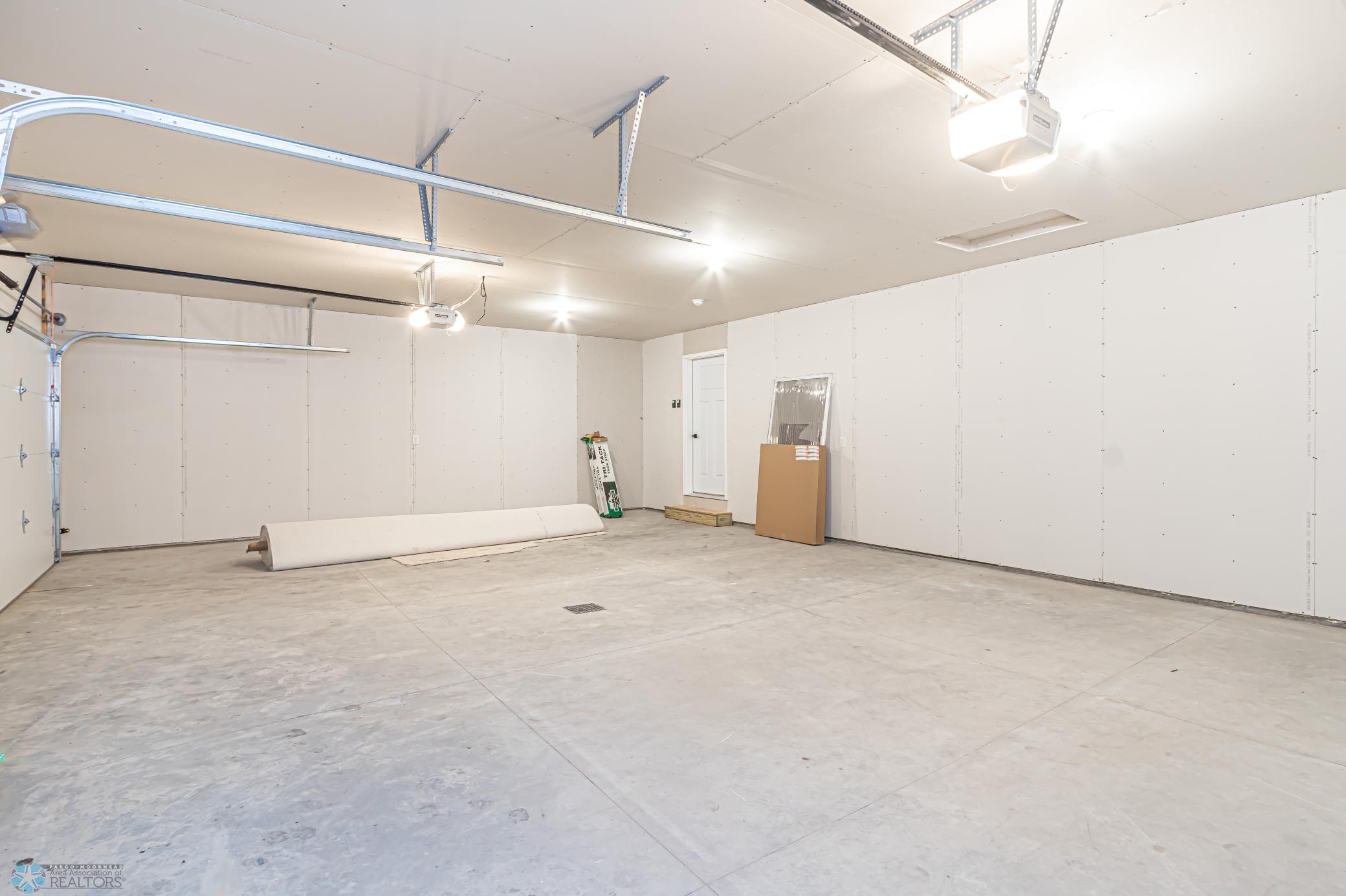 7464 20th St S, Fargo, ND 58104-28.jpg