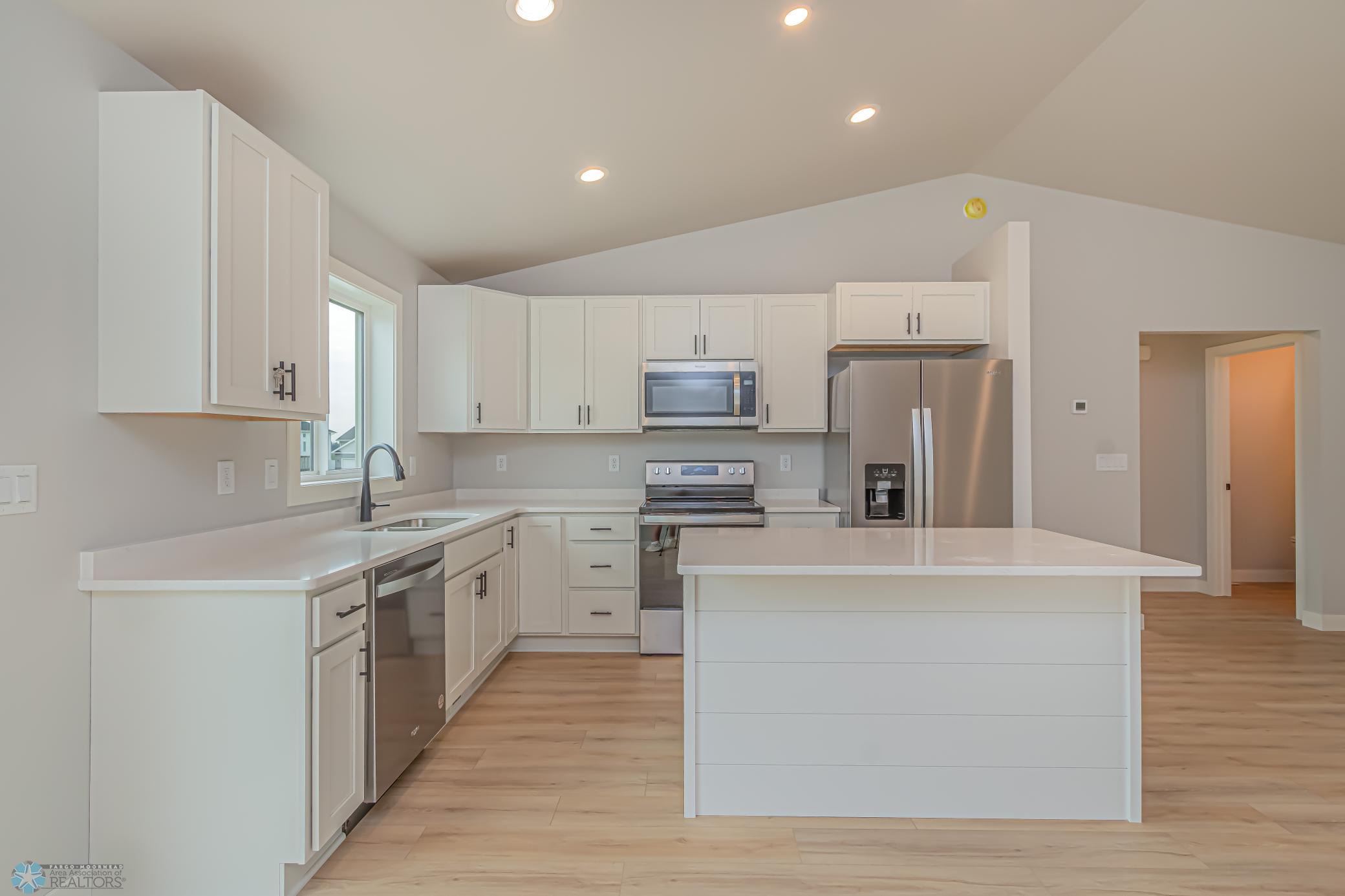 7464 20th St S, Fargo, ND 58104-5.jpg