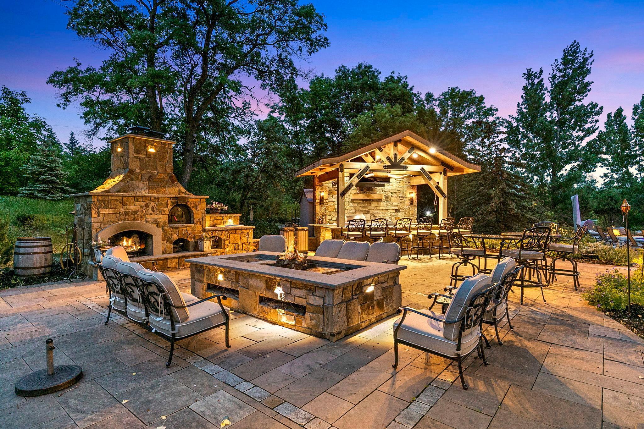 Amazing fireplace, pizza oven, and cooking table that everyone will love – with heat vents at feet-level to keep everyone warm – even through the Minnesota winter!