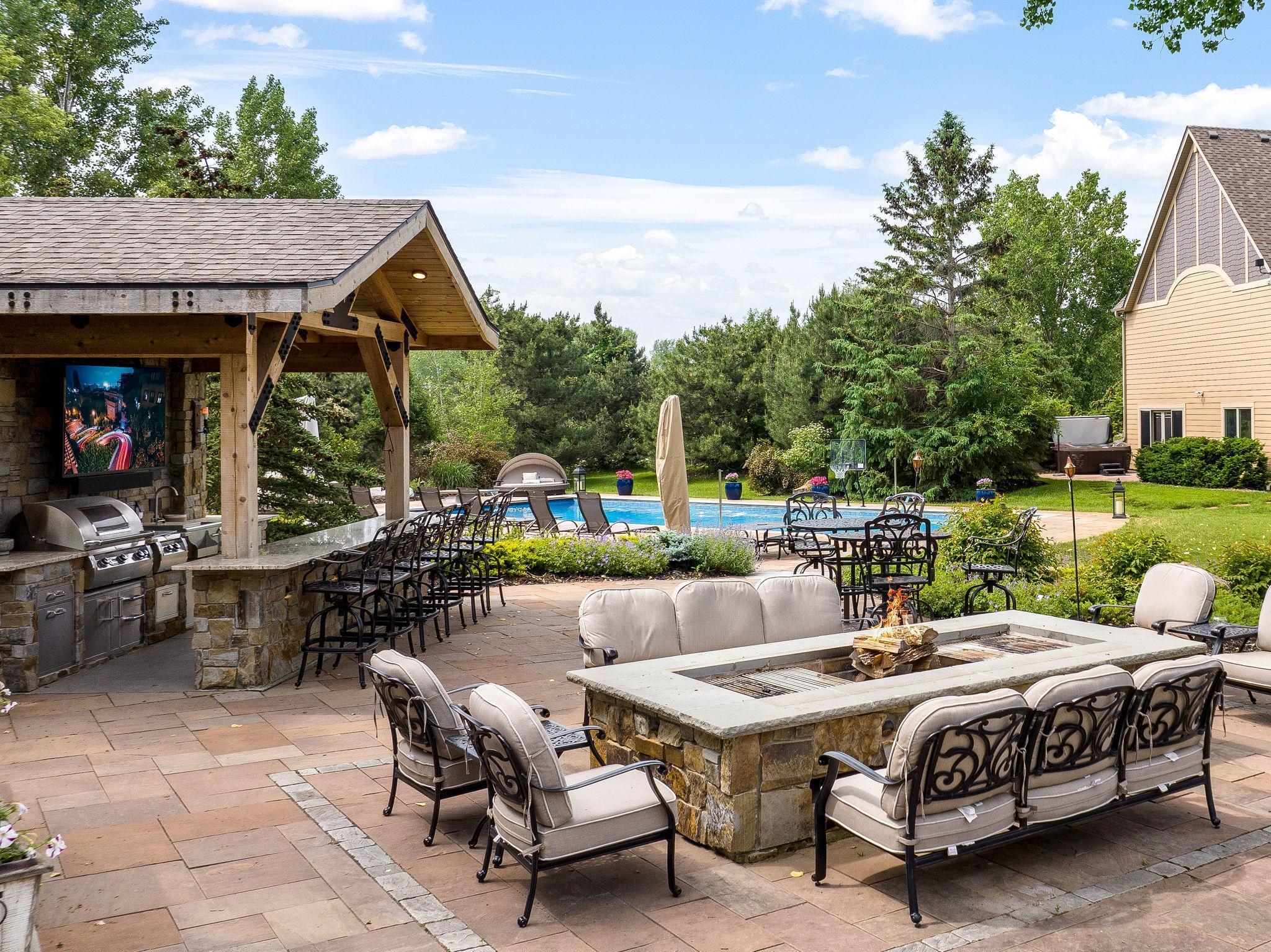 WOW! This incredible outdoor kitchen is something most people can only dream of -and it's all for your private use and enjoyment
