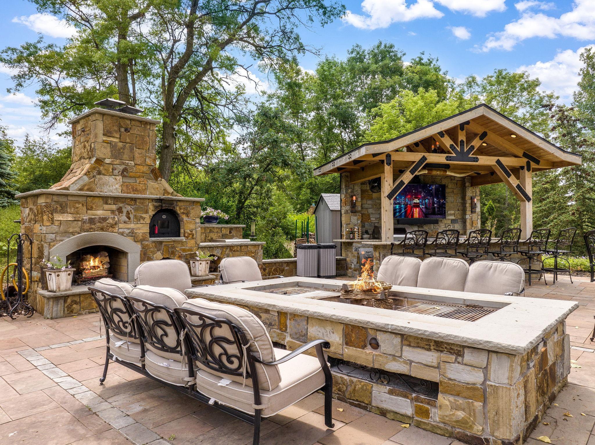 Amazing fireplace, pizza oven, and cooking table that everyone will love – with heat vents at feet-level to keep everyone warm – even through the Minnesota winter!