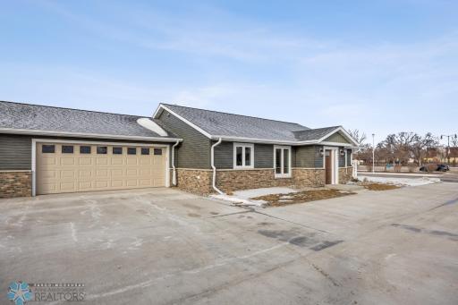 2336 30th Avenue S, Fargo, ND 58104