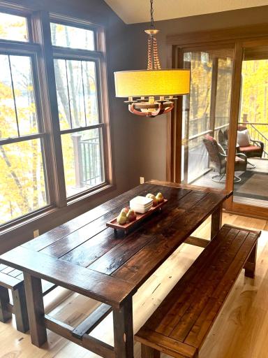 Spacious enough to host family and friends, this bright and airy room combines comfort with stunning views for a dining experience like no other.