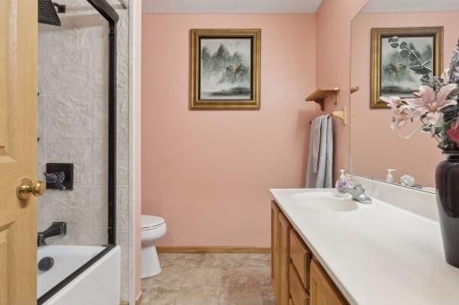 upper level full bathroom