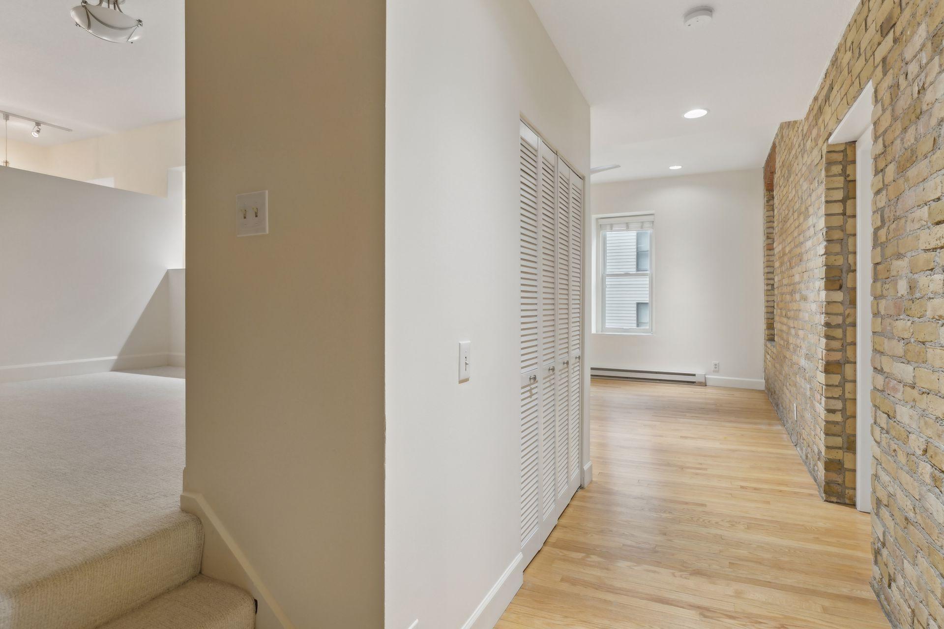 Bright and freshly painted througout