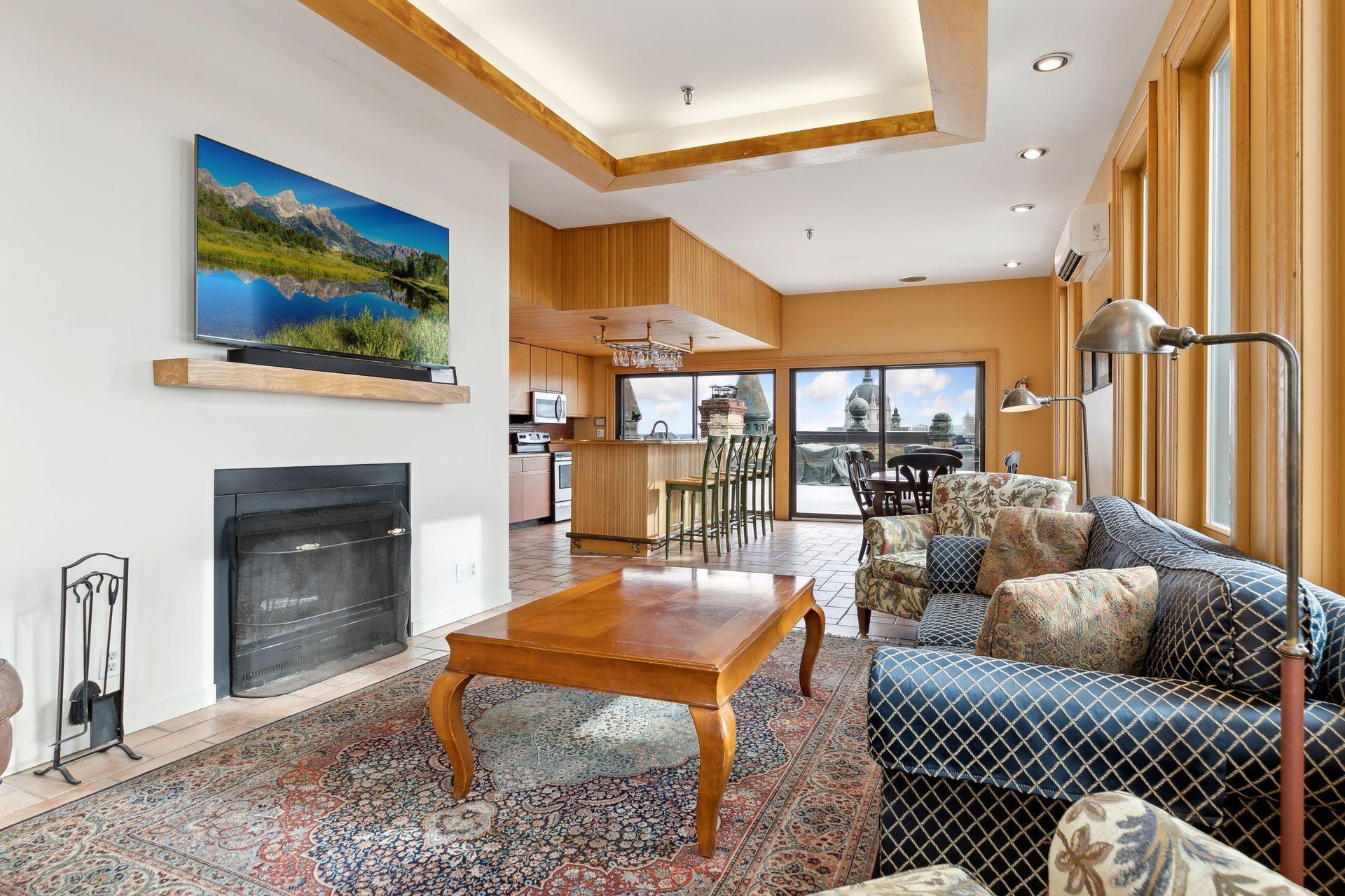 Wonderful common area to relax and take in the city views