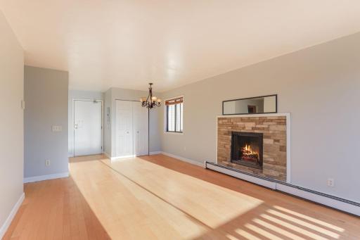 6-web-or-mls-7412-72nd-Ln-N-319-Gold15-06.jpg