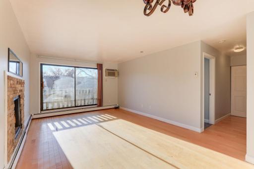 4-web-or-mls-7412-72nd-Ln-N-319-Gold15-04.jpg