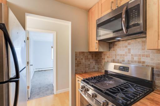 10-web-or-mls-7412-72nd-Ln-N-319-Gold15-10.jpg