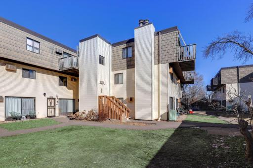 1-web-or-mls-7412-72nd-Ln-N-319-Gold15-01.jpg