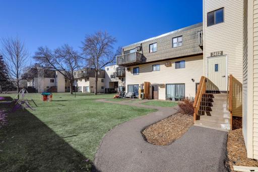 2-web-or-mls-7412-72nd-Ln-N-319-Gold15-02.jpg