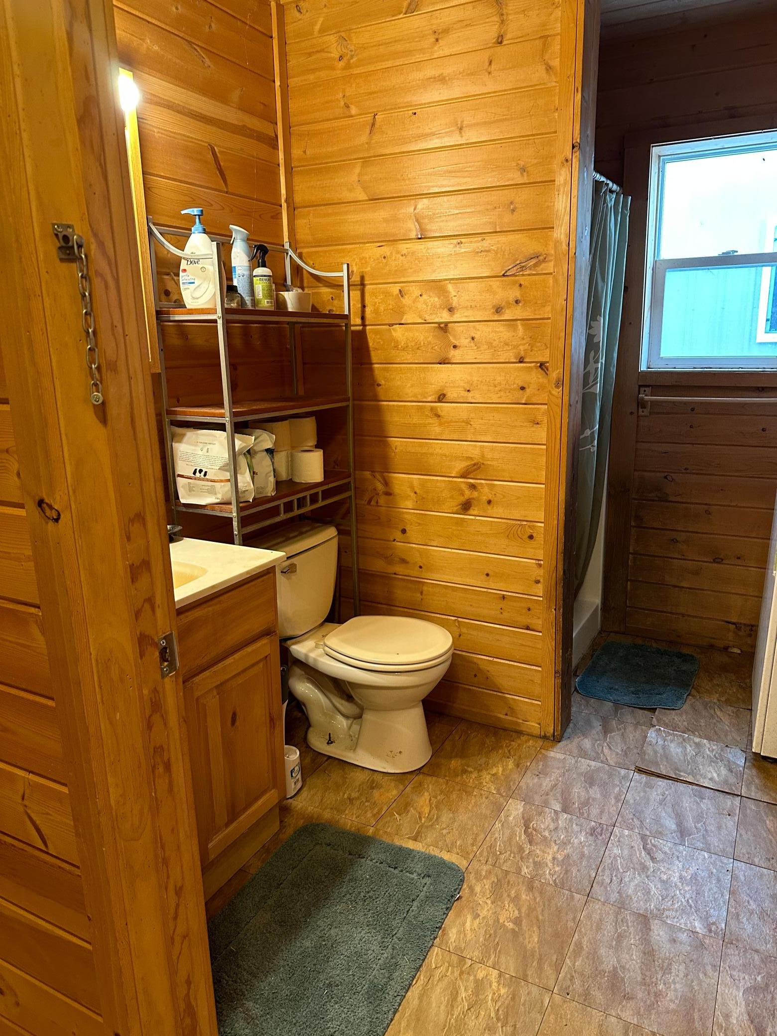 Barn Apt Bathroom