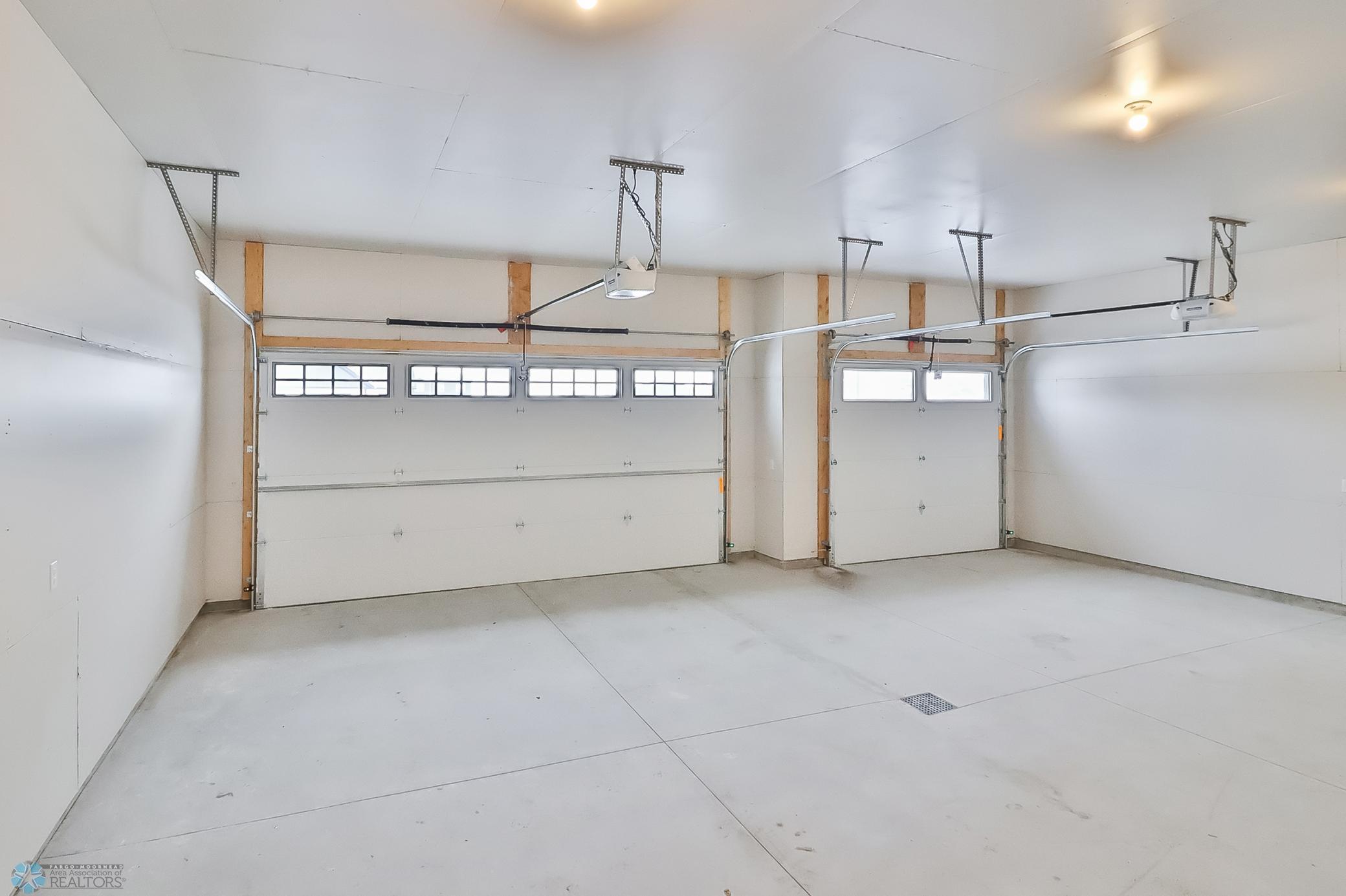 44Garage1_1.jpg