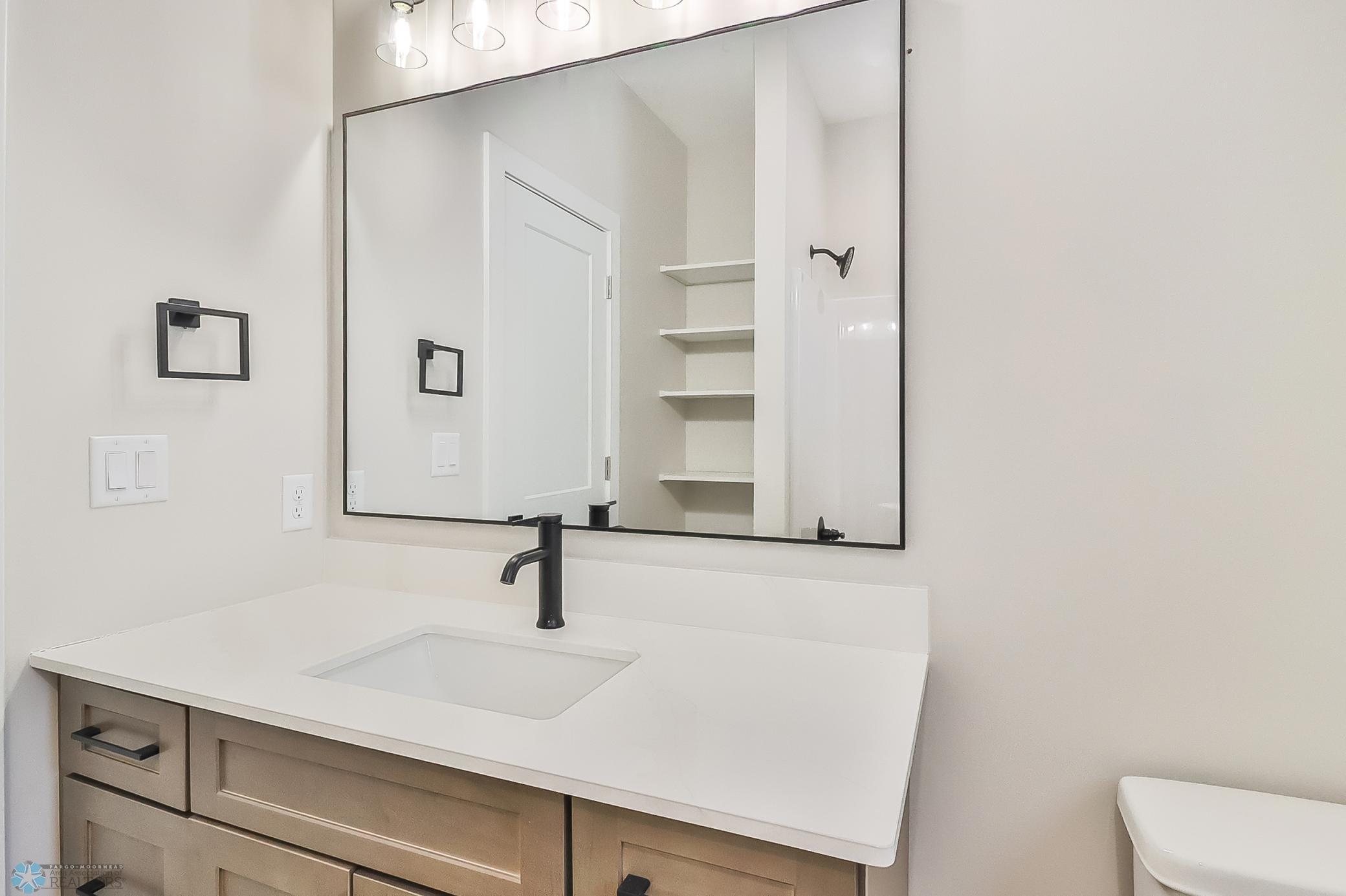 6Bathroom1_2.jpg