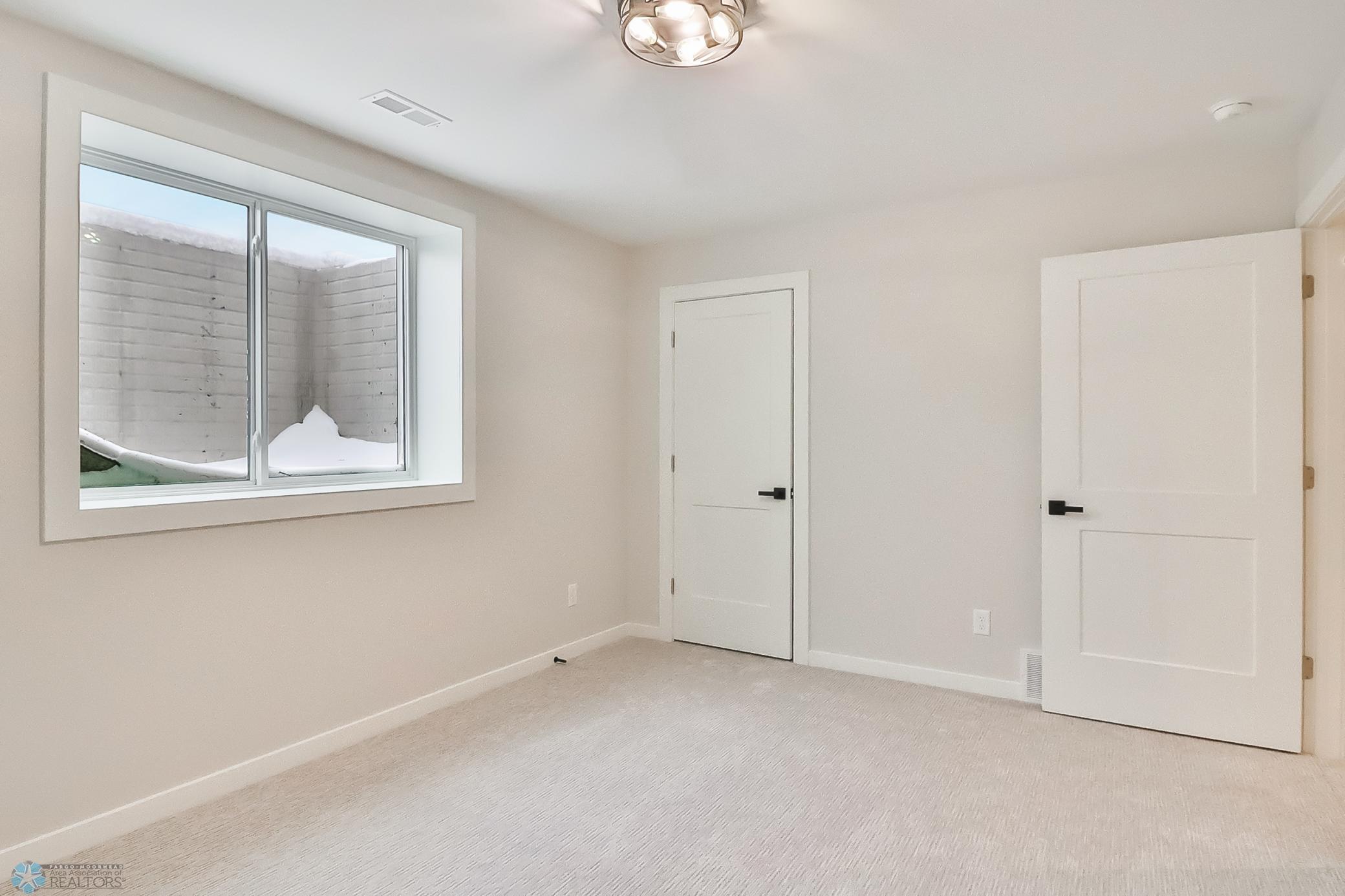 39Basement Bedroom3_1.jpg