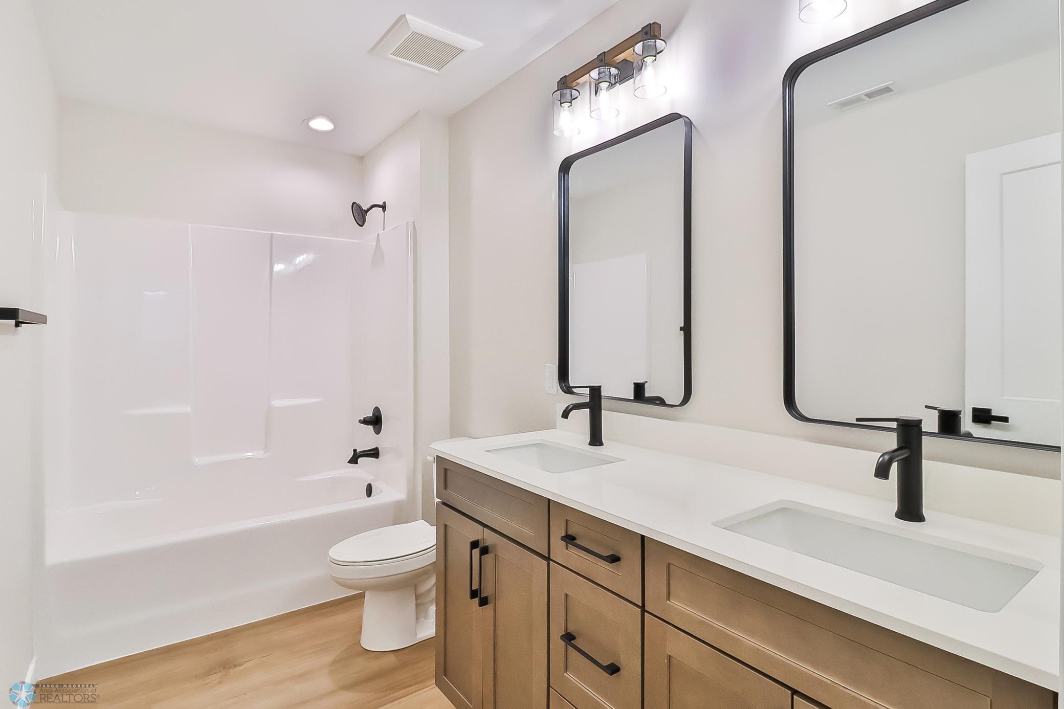 40Basement Bathroom1_1.jpg