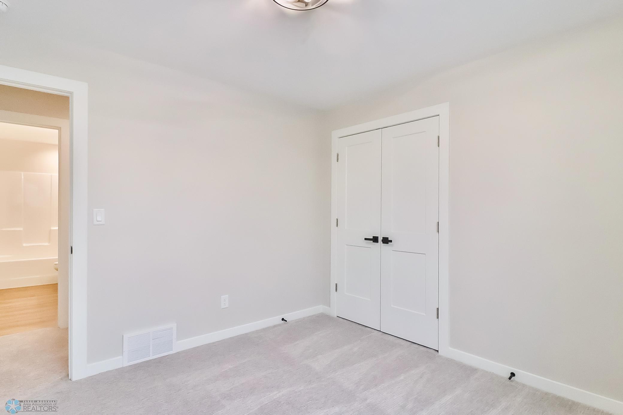 42Basement Bedroom2_2.jpg