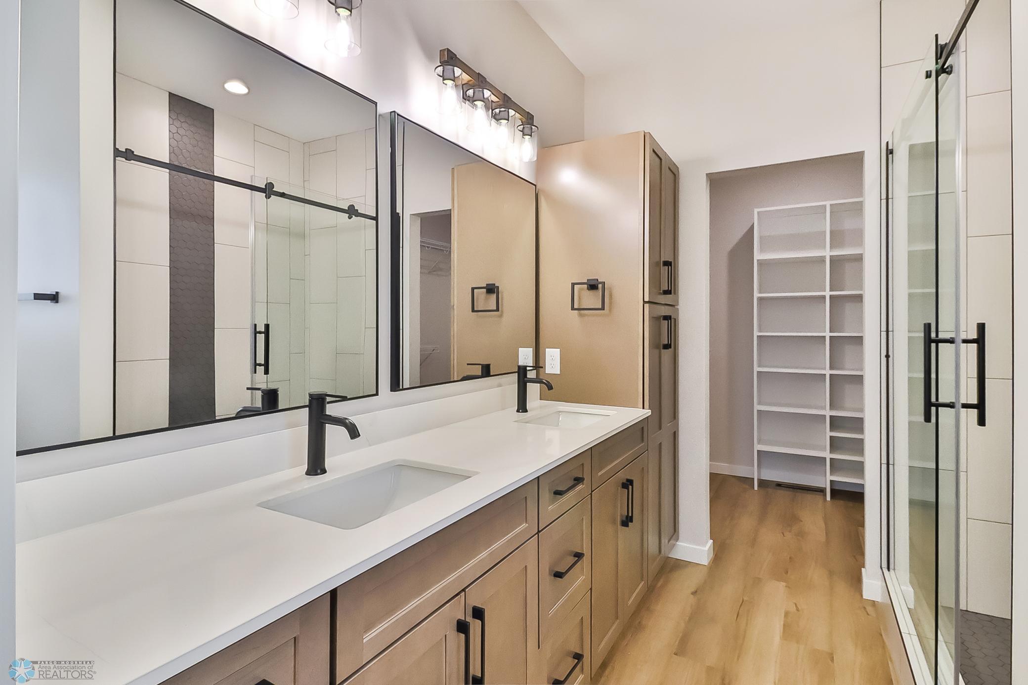 30Primary Bathroom1_1.jpg
