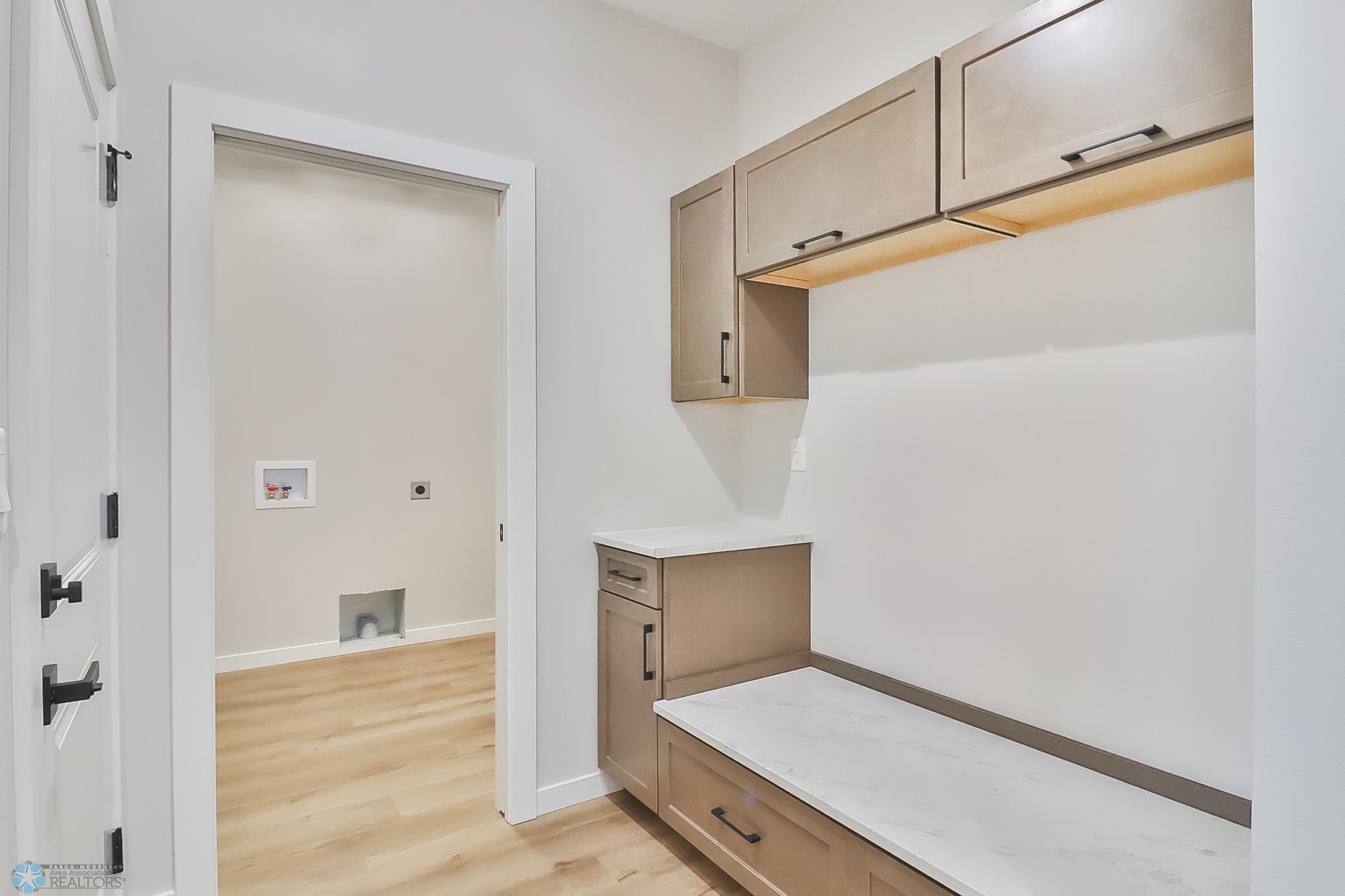 8Mudroom1_1.jpg