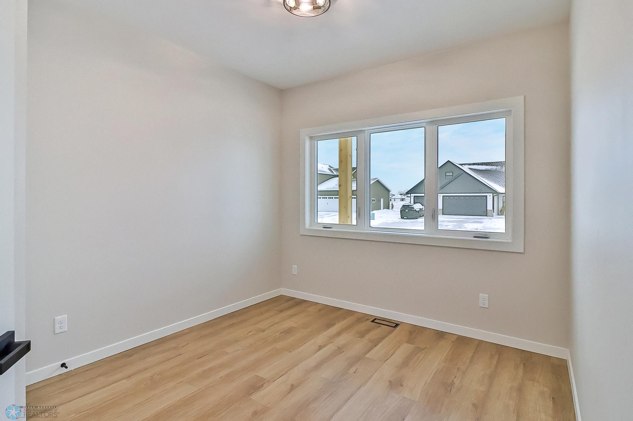 5Bedroom1_1.jpg
