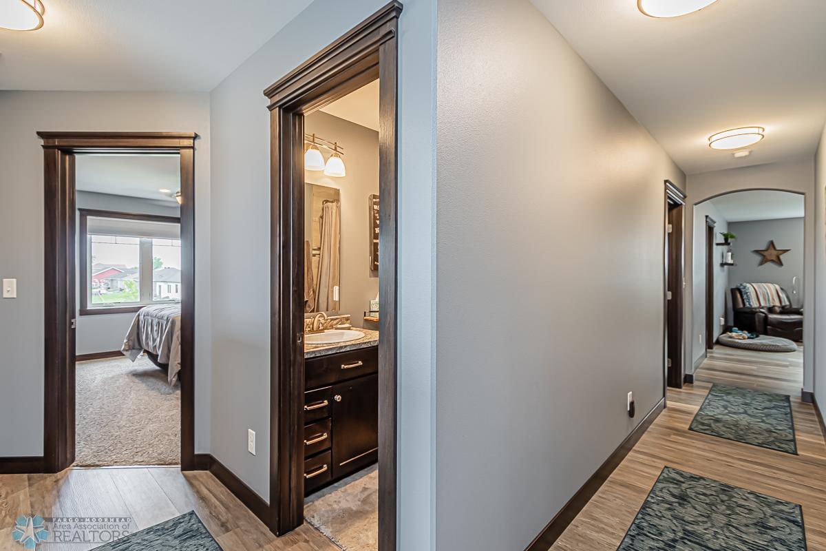 Upper_Hallway_1.jpg