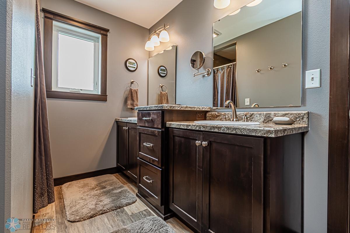 primary_bathroom_1.jpg