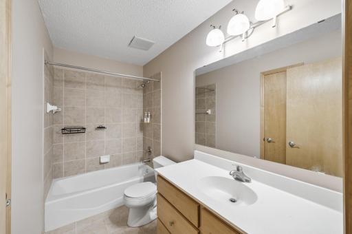 20638 Helena Lane, Lakeville, MN 55044