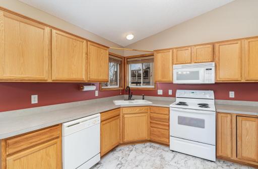 712 Frontier Drive, Belle Plaine, MN 56011