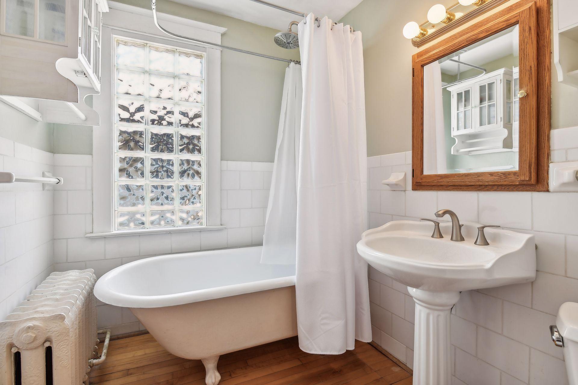 Lovely claw foot tub in the upstairs bathroom
