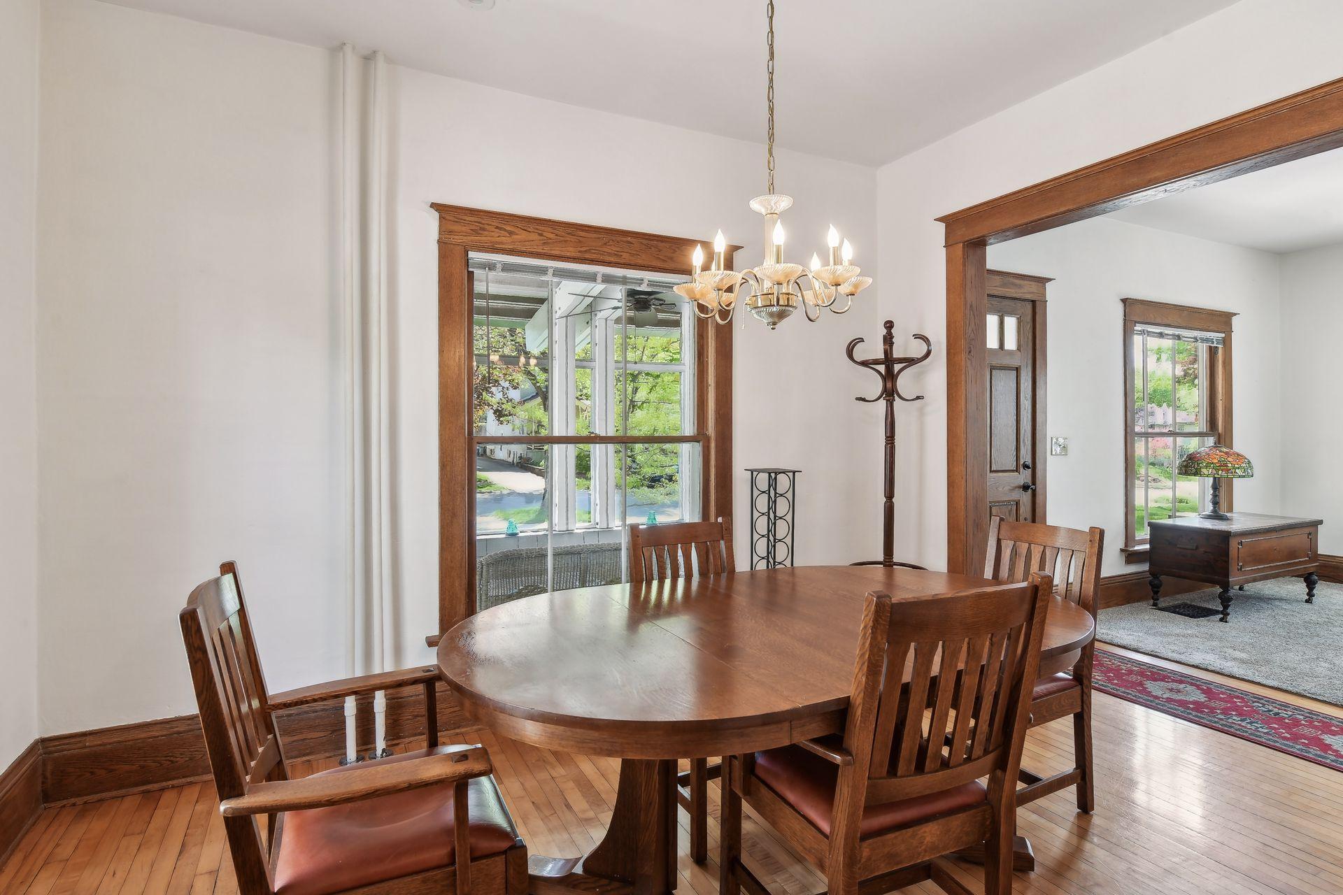 Separate, formal dining room