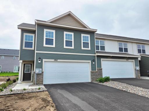 Welcome home to the Elliot at Ardan Place in Rosemount! Photo is of actual home. Options and colors may vary. Ask Sales Agent for details.