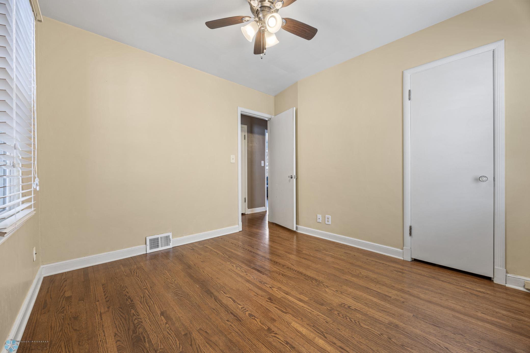 2nd bedroom