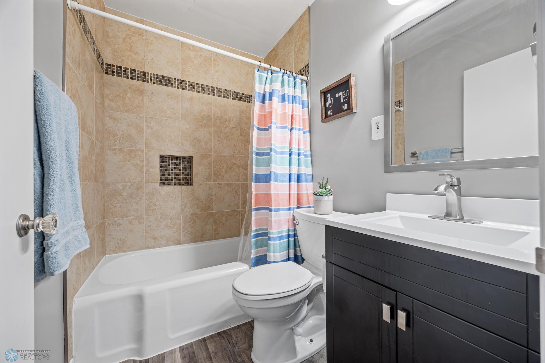 Upstairs full bath-till surround