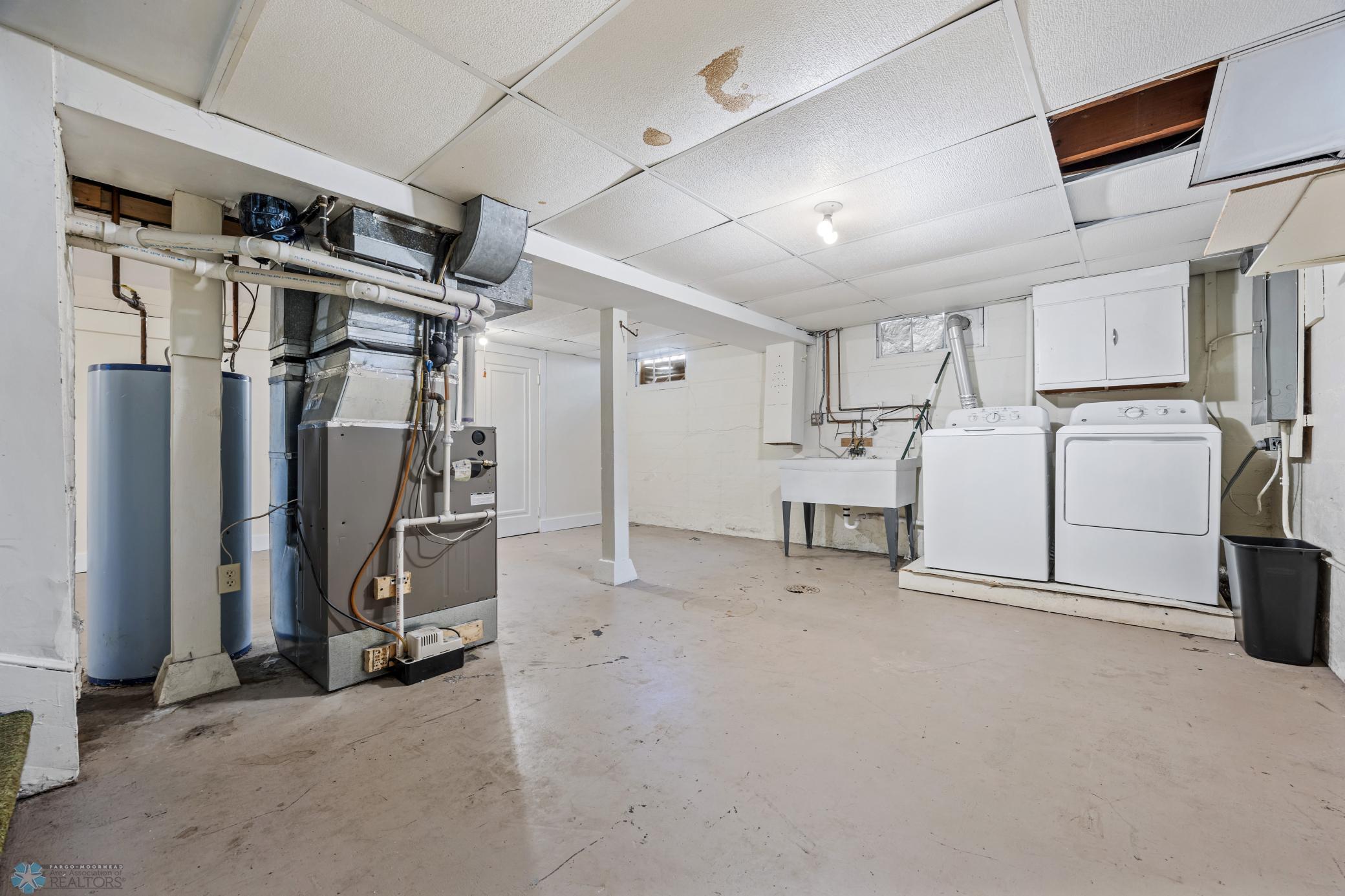 Utility sink by washer/dryer