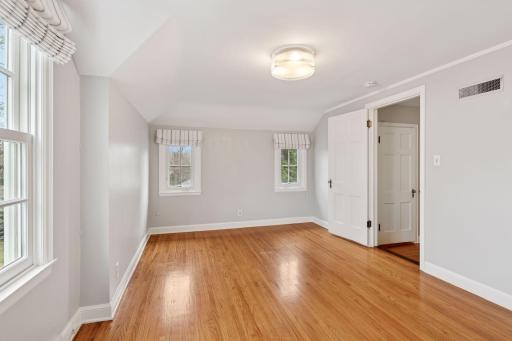 4387 Brook Avenue South - Spacecrafting - 0039.jpg
