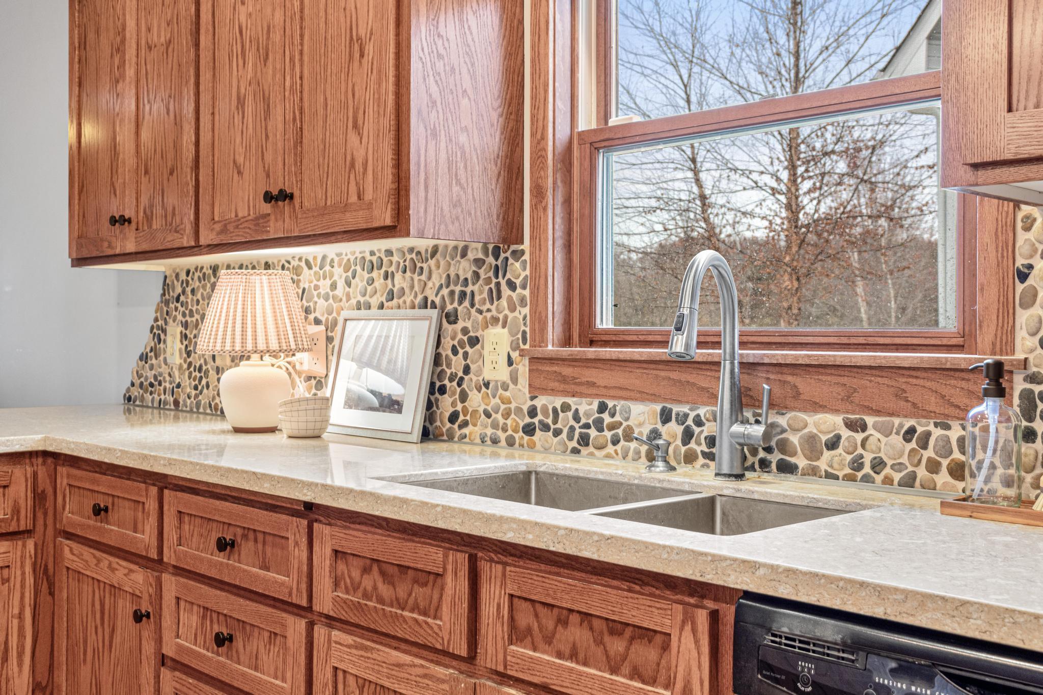 Undermount sink with Kitchen window