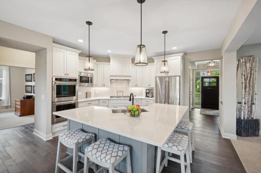 41 Rapp Farm Boulevard, North Oaks, MN 55127