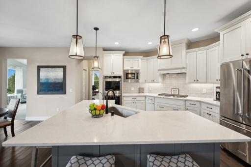 41 Rapp Farm Boulevard, North Oaks, MN 55127