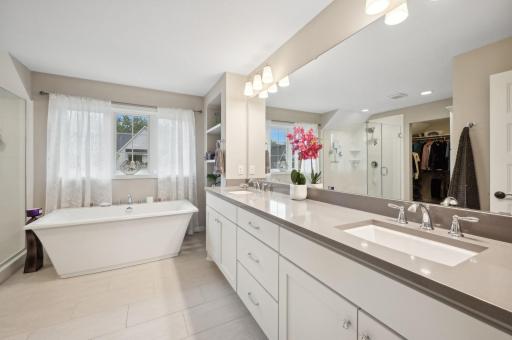 Spa Like Bath with Dual sinks and Soaking Tub