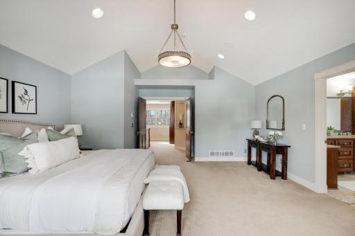 280 Ridgeview Drive E, Wayzata, MN 55391