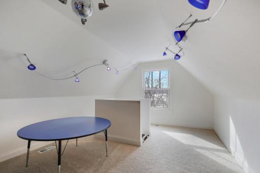280 Ridgeview Drive E, Wayzata, MN 55391