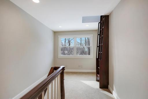 280 Ridgeview Drive E, Wayzata, MN 55391